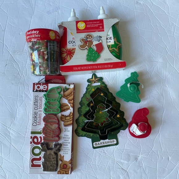 Cookie Decorating 12 Piece Holiday Baking Supplies Cookie Cutters Wilton Icing - Picture 1 of 7